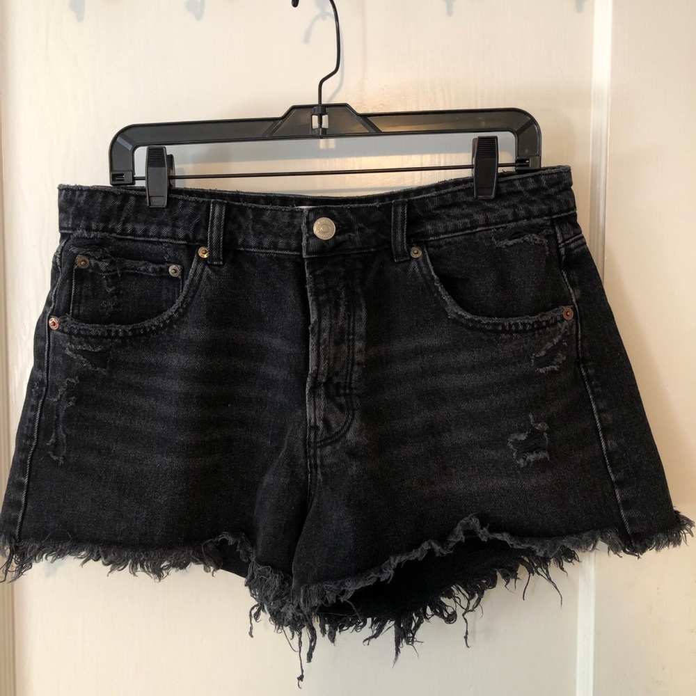 *SOLD* NEVER WORN Zara women’s black denim shorts